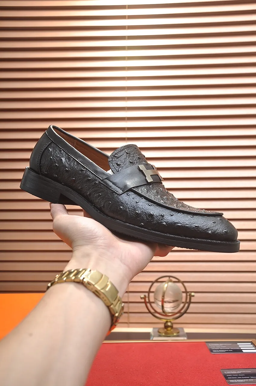 Men's shoes💰440💶[HERMES] (sheepskin lining)🍀Italian top luxury🍀He does not pursue novel styles and gorgeous colors, but attracts the favor of successful men with his flawless, elegant and classic style! This very, very comfortable, simple and stable style makes it easy to match any style! The pattern is absolutely 1:1 refined from the original case, and we strive for excellence in materials, imported cowhide + cowhide lining💪💪💪extraordinary texture👍! .Black brown code number: 38 to 45 (45 customized)